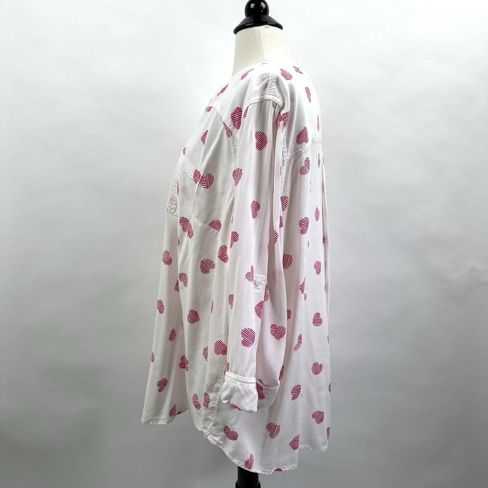 Torrid Harper Challis Blouse 3X 22/24 Hatch Hearts Cloud Dancer Roll Tab Top - Picture 7 of 14